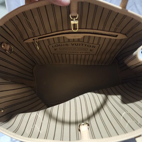 Louis Vuitton Brown Monogram Neverfull Tote Bag - Picture 4 of 8